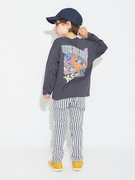 「バックプリント」｜「アイテム（デニムパンツ）」を使った、BRANSHESさん（キッズ・110cm）の冬コーディネート