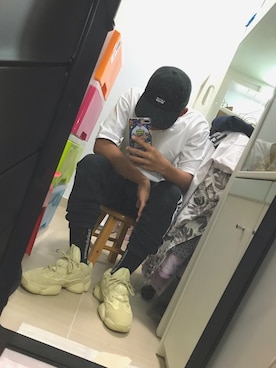 「Yeezy（イージー）のアイテム（レッグウェア）」を使った、RomeroLawさん（メンズ・170cm）の春コーディネート
