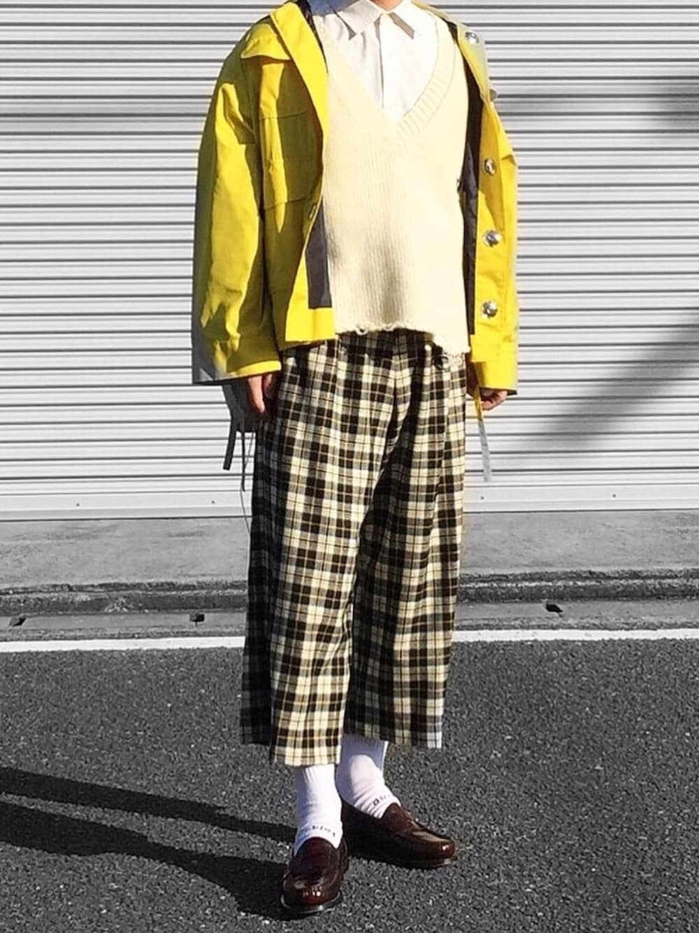 「ロングスリーブ、秋のコーデ、ワイドパンツ、ローファー、秋、おしゃれさんと繋がりたい、オールドスクール、チェックパンツ」｜「GUILD PRIMEのMen's JOKER掲載【GUILD PRIME】MENS レースアップブルゾン（ブルゾン、イエロー系）」を使った、KEIさん（メンズ・168cm）の秋コーディネートの1枚目の写真