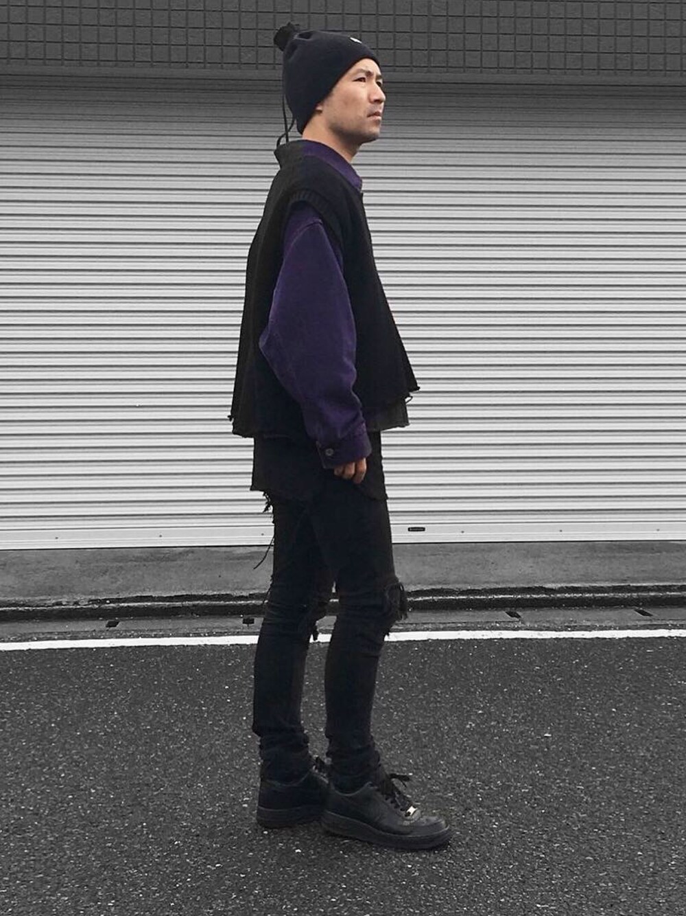 「お洒落さんとつながりたい、オーバーサイズ、ニットベスト、ブラック、パープル、ニット帽、今日のコーデ、ストリート」｜「doubletのアイテム（デニムジャケット、パープル系）」を使った、KEIさん（メンズ・168cm）の冬コーディネートの1枚目の写真