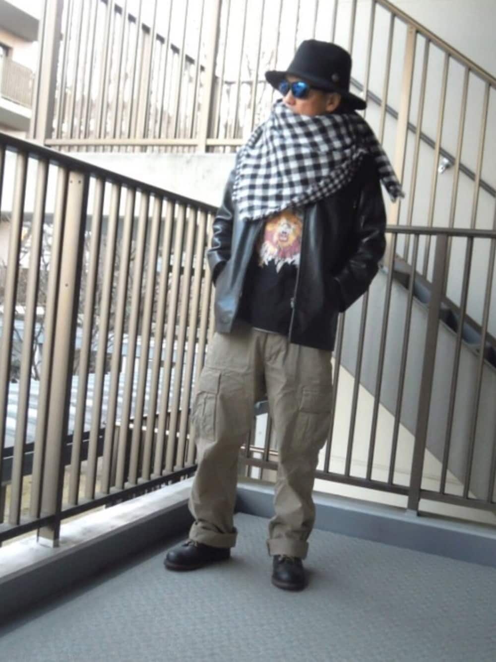 「ライダース、A.P.C.、ハット、カーゴパンツ、革ジャン、大判ストール、編み上げブーツ、アフガン巻き、ロックT」｜「VIRGOwearworksのGENTLE WOOL HAT（ハット、ブラック系）」を使った、genさん（メンズ・167cm）の冬コーディネートの1枚目の写真