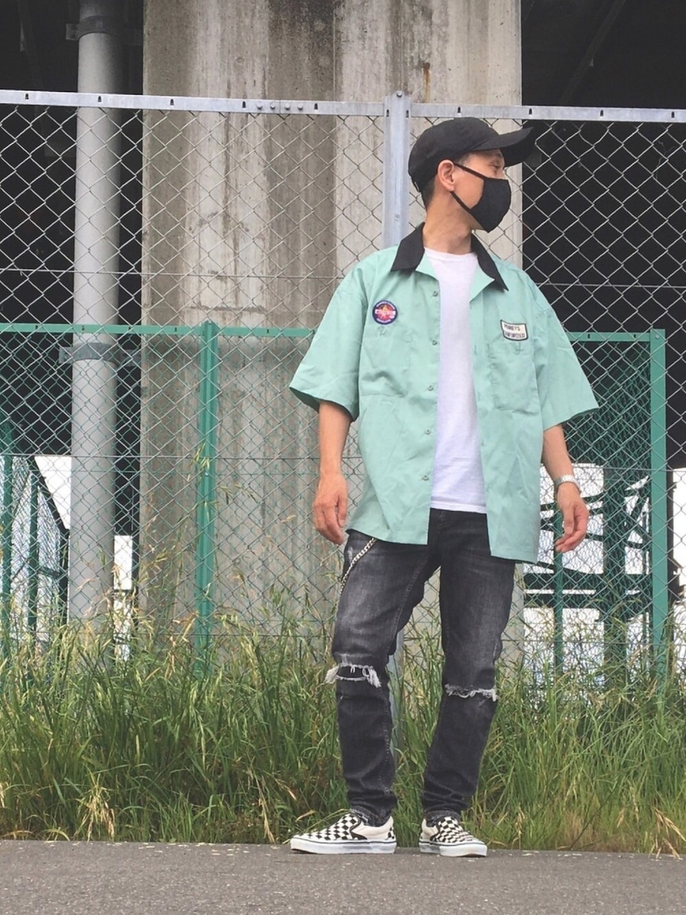 「ワークシャツ、スリッポン、ダメージデニムパンツ、黒スキニー、キャップ、オープンカラーシャツ」｜「NEW ERAのNEW ERA(ニューエラ) / 9TWENTY STRAPBACK CAP ストラップバックキャップ/無地/プレーン/ユニセックス（キャップ、ブラック系）」を使った、genさん（メンズ・167cm）の夏コーディネートの1枚目の写真
