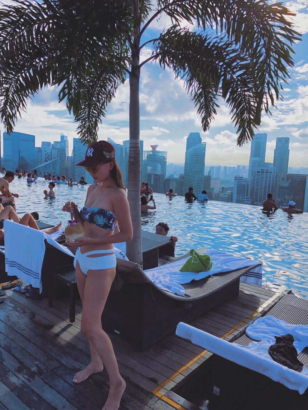 「アリシアスタン、alexiastam、水着、水着コーデ」｜「ALEXIA STAMのKimberly/ウエストラインビキニボトム（水着、ホワイト系）」を使った、Rieさん（レディース・160cm）の秋コーディネートの1枚目の写真