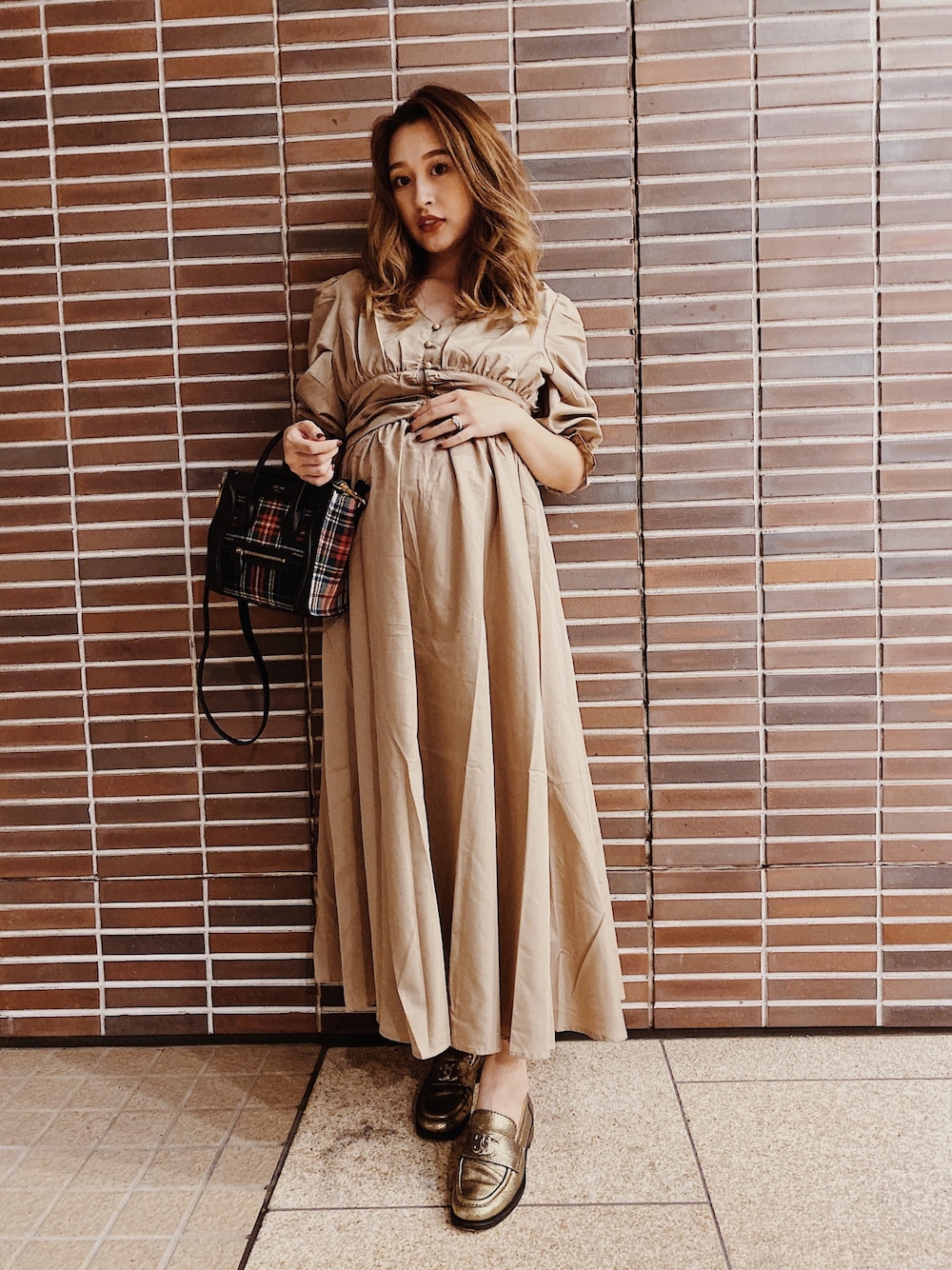 「wearhalloween2019、秋のコーデ、シンプルコーデ、プチプラコーデ、fifth、ママコーデ、マタニティコーデ、臨月、2人目妊娠中、男の子ママ」｜「fifthのウエストギャザーロングワンピース（ワンピース、ベージュ系）」を使った、Rieさん（レディース・160cm）の秋コーディネートの1枚目の写真