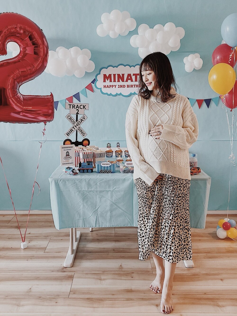 「秋冬コーデ、大人カジュアル、白ニット、レオパード、レオパードスカート、fifth、KOBE LETTUCE、ママコーデ、妊婦、プチプラコーデ」｜「KOBE LETTUCEのケーブルハイネックニットトップス【セットアップOK】（ニット/セーター、ホワイト系）」を使った、Rieさん（レディース・160cm）の秋コーディネートの1枚目の写真