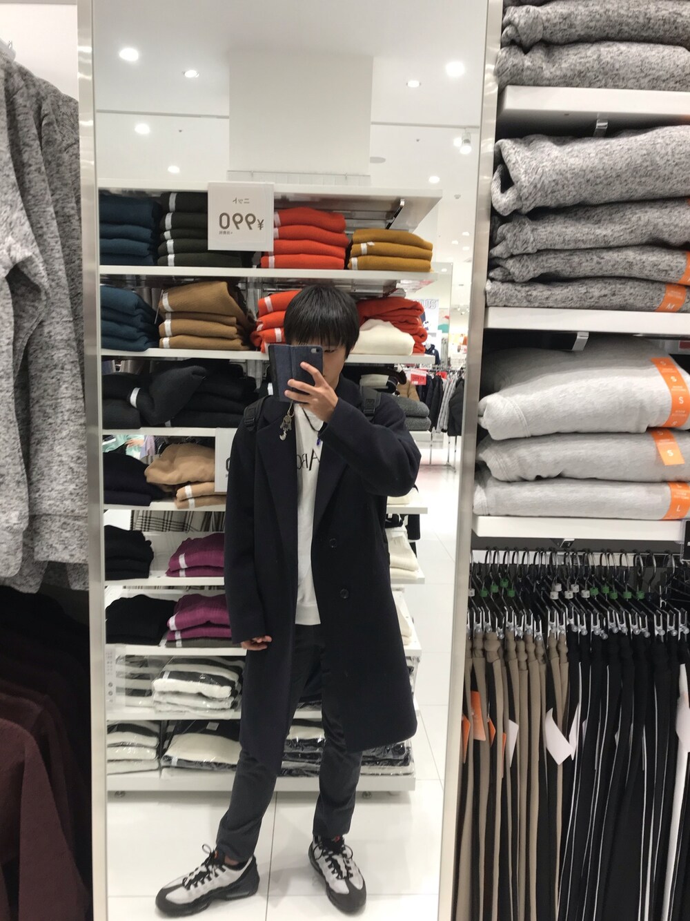 「チェスターコート、ロングコート、きまわしコーデ、お気に入り、黒、おしゃれさんと繋がりたい、デートコーデ、いいね返し」｜「GLOBAL WORKのアイテム（チェスターコート、ブルー系）」を使った、☆ぶっちー☆さん（メンズ・175cm）の冬コーディネートの1枚目の写真