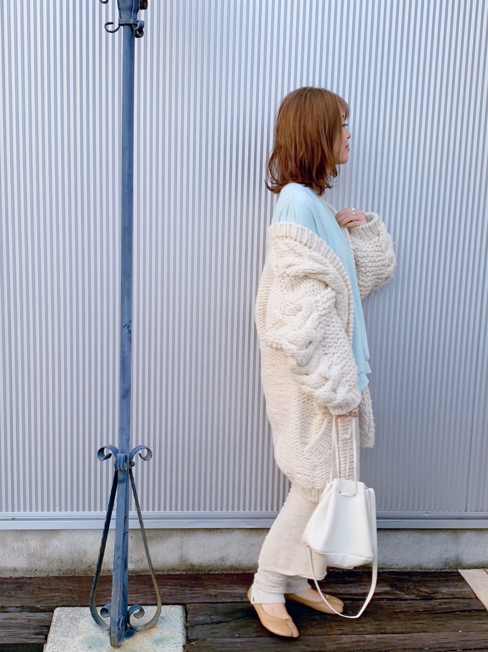 「パステル映える春、春コーデ、ラクチンコーデ、おしゃれさんと繋がりたい、オトナ女子、春カラー、シンプル、春色、ビッグシルエット、スカート」｜「TODAYFULのTODAYFUL(トゥディフル) ''Cable HandKnit Cardigan''ケーブルハンドニットカーディガン ／11820518（カーディガン/ボレロ、ホワイト系）」を使った、N A O M Iさん（レディース・162cm）の春コーディネートの1枚目の写真