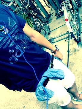 「アイテム（スリッポン、ブルー系）」を使った、Chiiiisaさん（メンズ・176cm）の春コーディネート