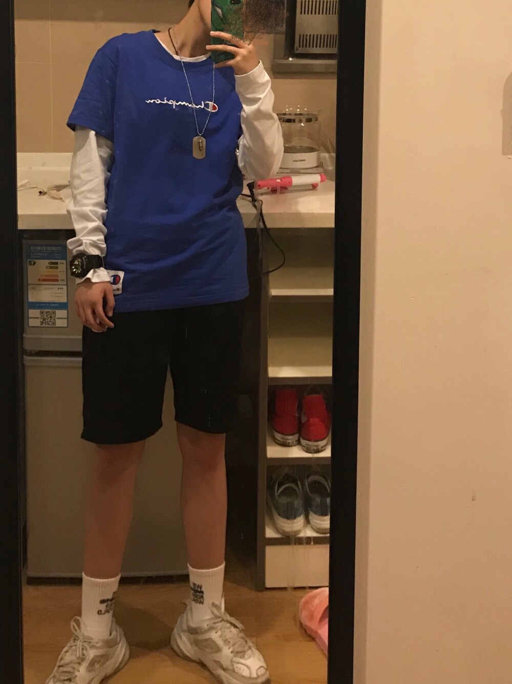 「蓝色系、叠穿」｜「Championのアイテム（Tシャツ/カットソー、ブルー系）」を使った、林zzhさん（メンズ・163cm）の夏コーディネートの1枚目の写真