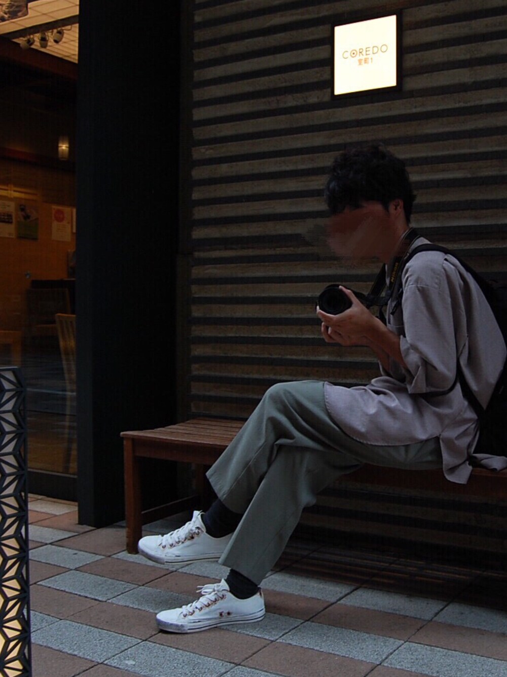 「秋コーデ、シンプルスタイル、おしゃれさんと繋がりたい、シャツスタイル、ビックシルエット、古着MIX、古着、スニーカー、リュック、スラックス」｜「アートアクアリウムのアイテム（スーツパンツ、その他）」を使った、ひいらぎさん（メンズ・166cm）の秋コーディネートの1枚目の写真