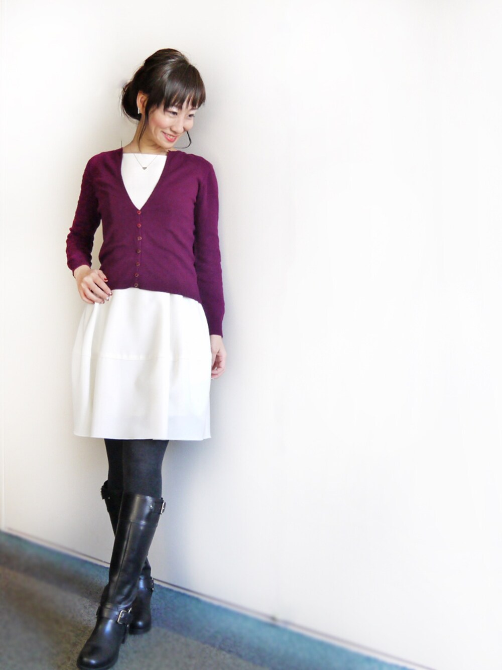 「おしゃれさんと繋がりたい、白いワンピース、フォクシー、オトナガーリー、オトナカワイイ、きれいめコーディネート」｜「PINKOのアイテム（カーディガン/ボレロ、パープル系）」を使った、komikaさん（レディース・159cm）の春コーディネートの1枚目の写真