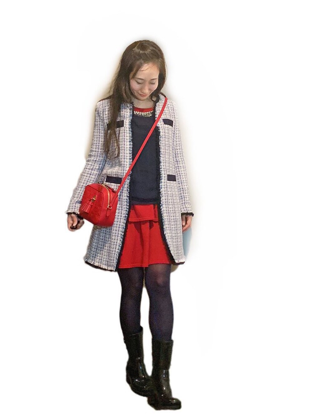 「大人ガーリー、オトナ女子、ツイードジャケット、ロングジャケット、ルイヴィトン、レインブーツ、赤いバッグ、アラフォー」｜「PRADAのアイテム（レインシューズ、ブラック系）」を使った、komikaさん（レディース・160cm）の夏コーディネートの1枚目の写真