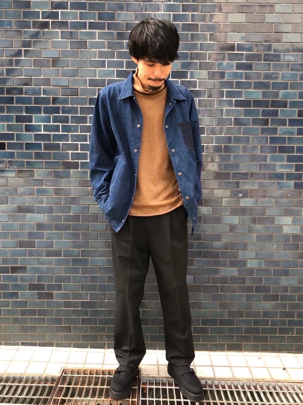 「johnbull、Johnbull Private labo、ジョンブル、ジョンブル　プライベート　ラボ(Johnbull Private labo)、KIDS LOVE GAITE、秋のコーデ、オトナカジュアル、ootd」｜「Johnbull Private laboのブラッシュドデニムコーチジャケット（デニムジャケット、ブルー系）」を使った、INA0804さん（メンズ・174cm）の秋コーディネートの1枚目の写真