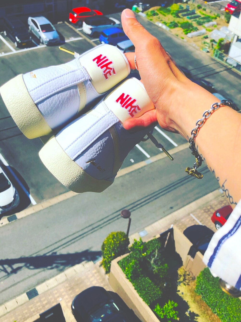 「NIKE、スニーカー、フォローミー、フォロバ、チェーンブレス、シルバー925、真鍮」｜「PEANUTS＆COのアイテム（ブレスレット、シルバー系）」を使った、ゆういさん（メンズ・174cm）の春コーディネートの1枚目の写真