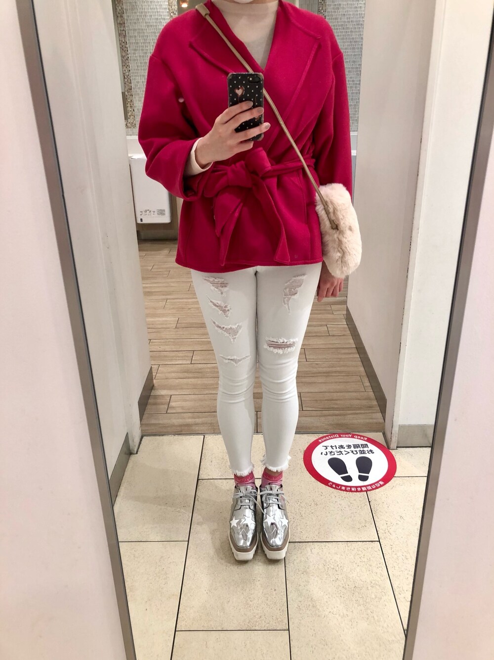「JILLSTUART、Chuu、CELFORD、Stella McCartney、springstyle、休日スタイル、-5kgjean、ファーポシェット、オトナ女子、オトナカジュアル」｜「JILL STUARTのノーランニット（ニット/セーター、ホワイト系）」を使った、🌼𝓀𝒶ℴ𝓇𝓊🌼さん（レディース・168cm）の春コーディネートの1枚目の写真