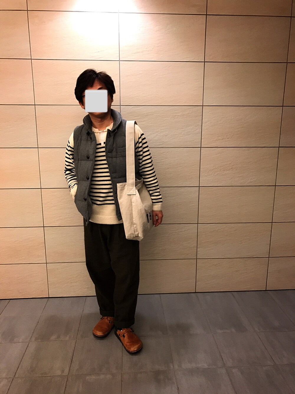 「カジュアル、休日スタイル」｜「MHL.の・HEAVY LINEN CANVAS BAG（ショルダーバッグ、ベージュ系）」を使った、みっきーさん（メンズ・165cm）の冬コーディネートの1枚目の写真