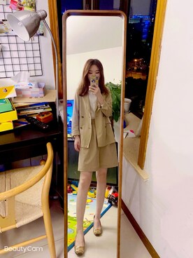 「initial（イニシャル）のアイテム（パンツ）」を使った、Elaine さん（レディース・166cm）の春コーディネート