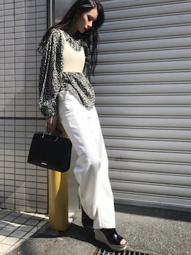 「フラワープリント」｜「アイテム（ショルダーバッグ）」を使った、MOUSSY OFFICIALさん（レディース・167cm）の春コーディネート
