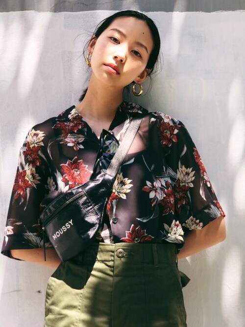 MOUSSY OFFICIAL使用「MOUSSY（SHEER OPEN COLLAR SHIRT）」的時尚穿搭