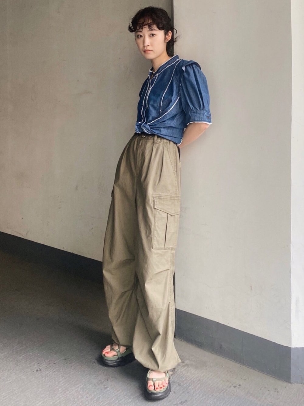CUT OFF FRILL DENIM ブラウス MOUSSY（マウジー）の「CUT OFF H／S FRILL DENIM ブラウス（シャツ