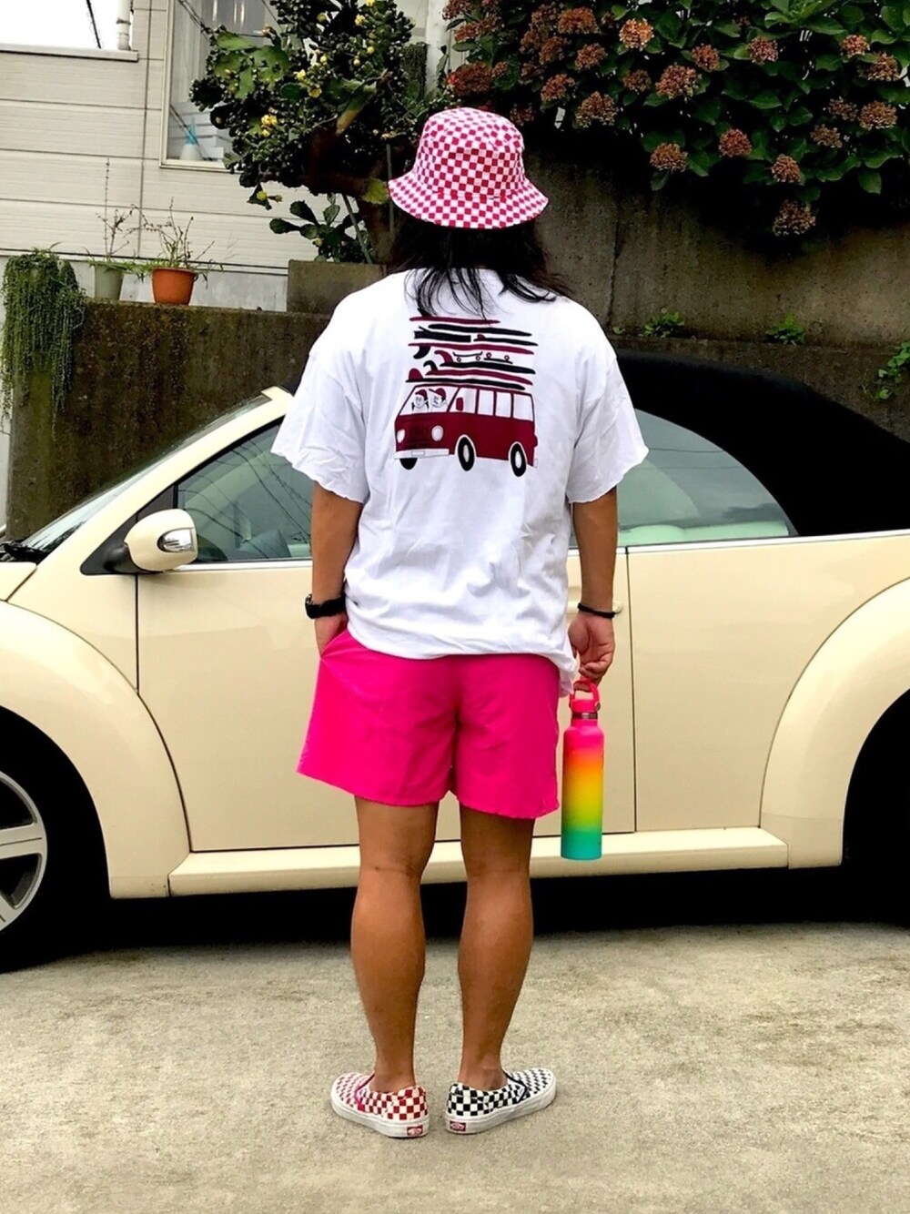 「夏だ！Tシャツ着よう！、ハーフパンツ、夏、VANS、バカ履き、チェッカーフラッグ、ハナイユウスケ、パタゴニア、スリッポン」｜「VANSのアイテム（Tシャツ/カットソー、ホワイト系）」を使った、ゆーきさん（メンズ・170cm）の夏コーディネートの1枚目の写真
