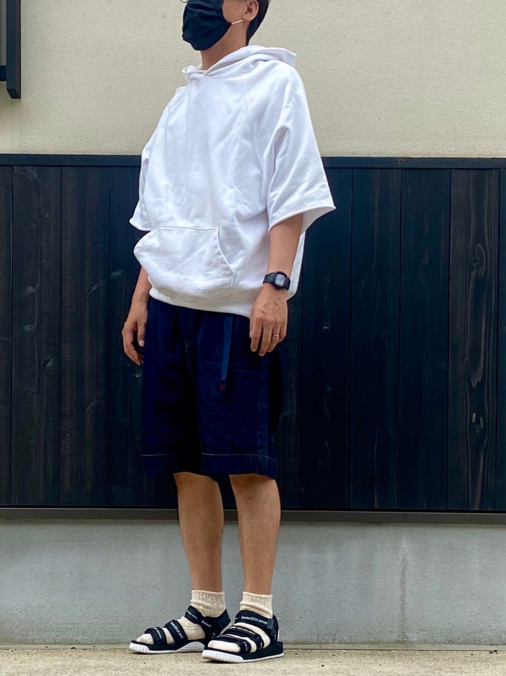 「カジュアルコーデ、夏コーデ、オトナカジュアル、リラックススタイル、サンダルに靴下、サンダル、sacai、GRAMICCI、beautiful people、fear of god」｜「FREAK'S STOREのCloth Mask/ファッションマスク/大人用（マスク、ブラック系）」を使った、Amさん（メンズ・175cm）の夏コーディネートの1枚目の写真