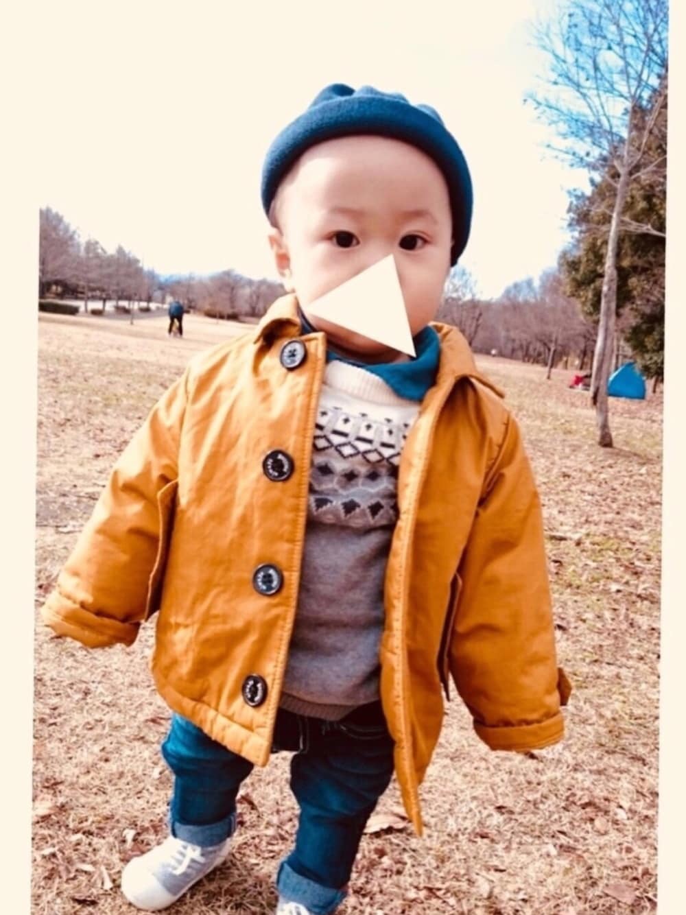 「ノルディックセーター、公園」｜「H&Mのアイテム（ニット/セーター、グレー系）」を使った、yuriさん（キッズ・80cm）の冬コーディネートの1枚目の写真