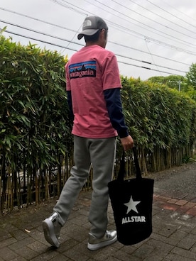 「CONVERSE（コンバース）のアイテム（トートバッグ）」を使った、かっつうさん（メンズ・174cm）の春コーディネート