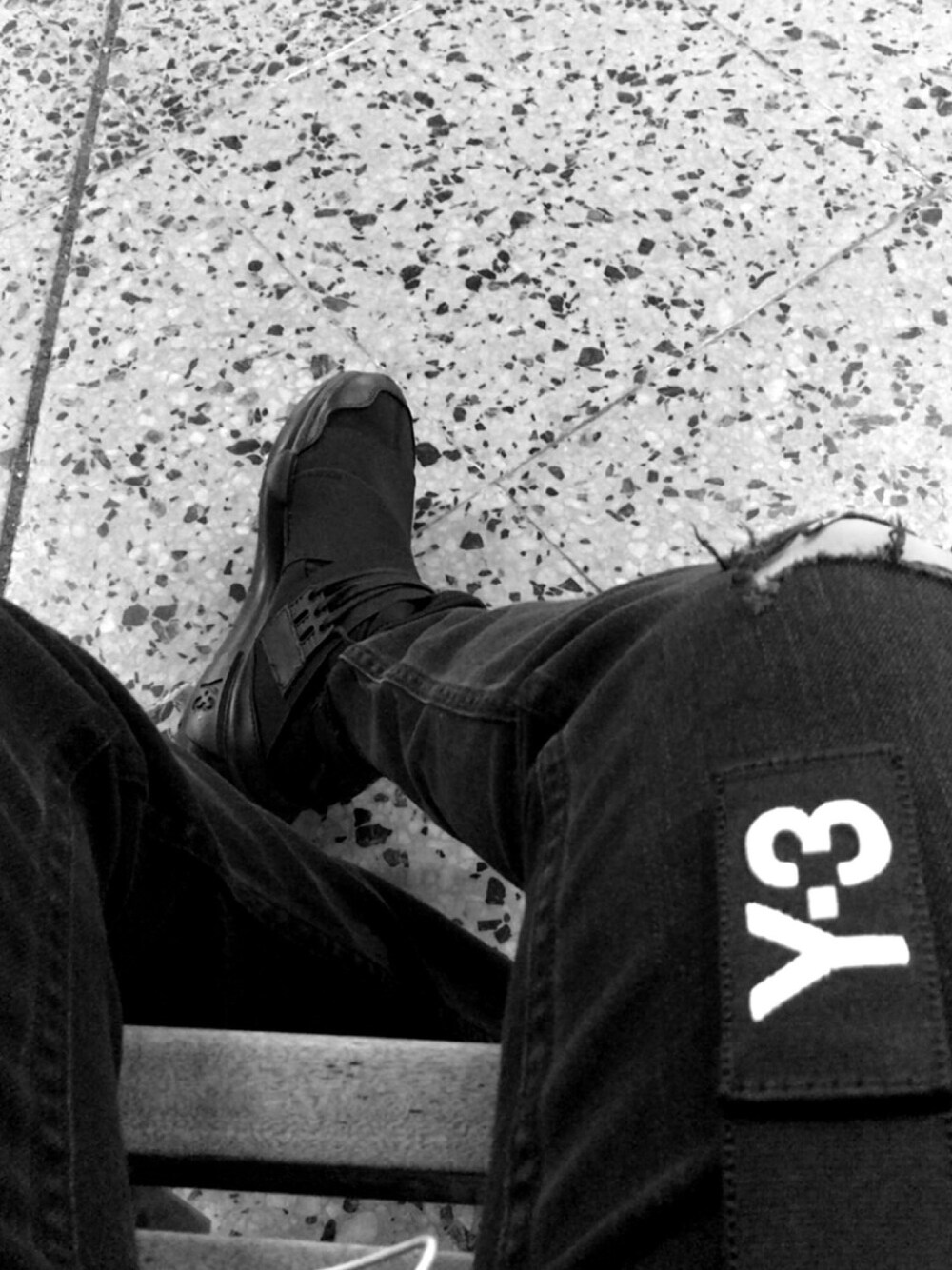 「y3、yohjiyamamoto、adidas、Y3 qasa、darkwear、ootd」｜「Y-3のY-3 BLACK BELT（ベルト、ブラック系）」を使った、R.Mさん（メンズ・165cm）の冬コーディネートの1枚目の写真