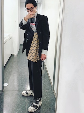 「Yves Saint Laurent（イヴサンローラン）のアイテム（テーラードジャケット）」を使った、naoto fujiwaraさん（メンズ・181cm）の冬コーディネート