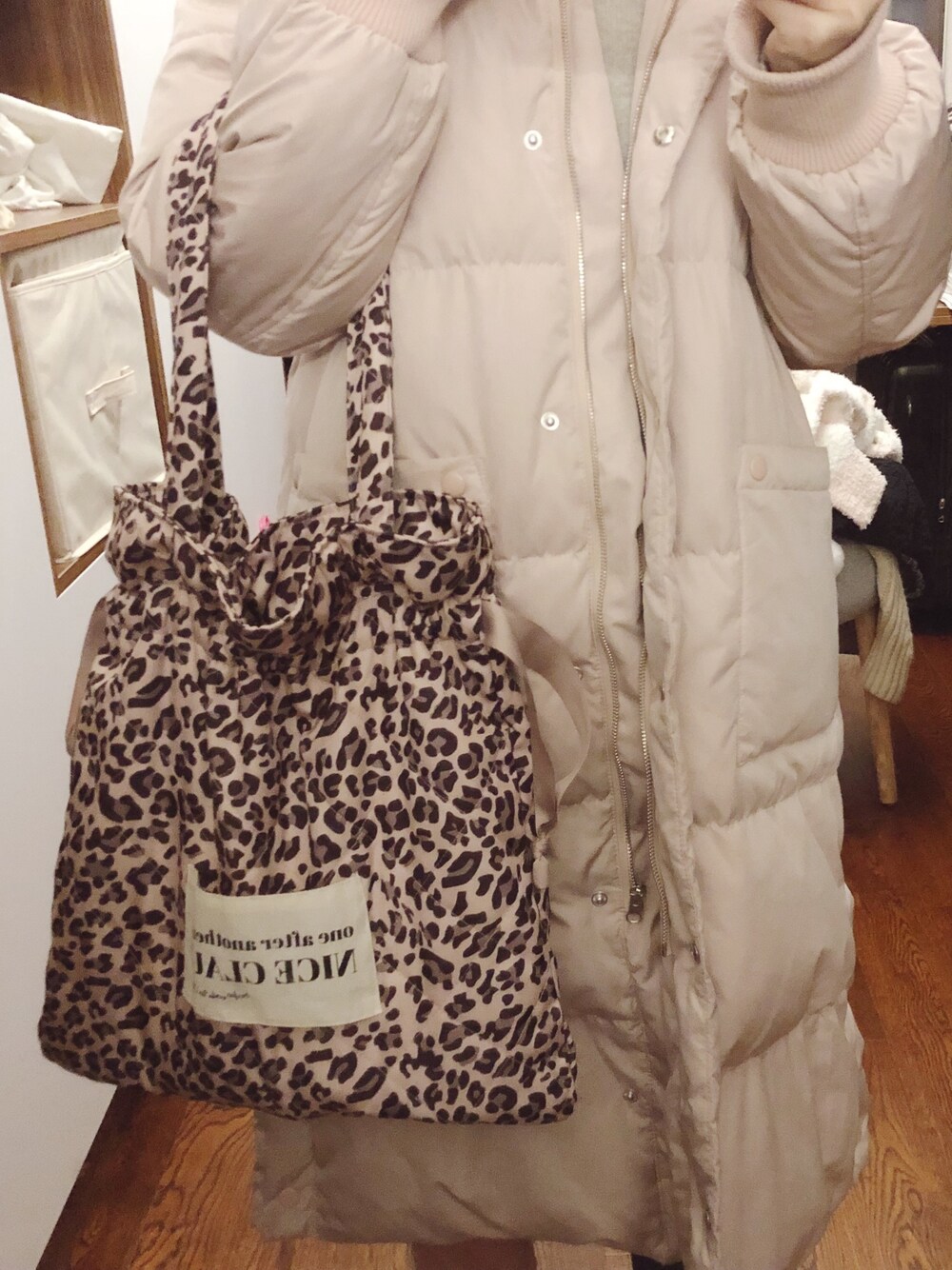 「w closet、nice claup」｜「NICE CLAUPのアイテム（トートバッグ、ピンク系）」を使った、木夕念さん（レディース・160cm）の冬コーディネートの1枚目の写真