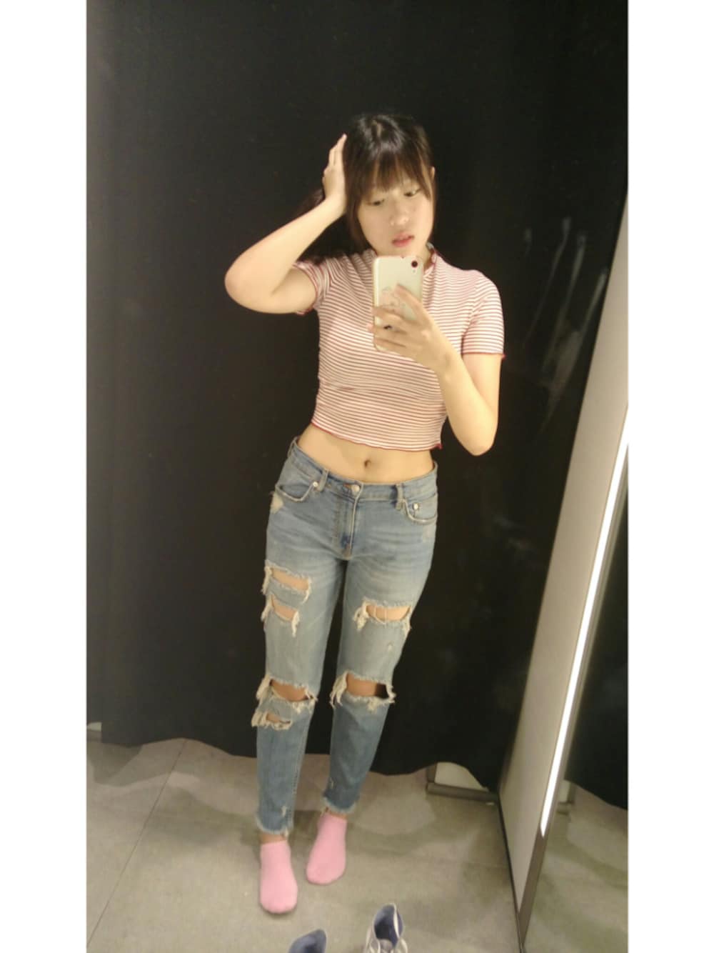 「ZARAのアイテム（Tシャツ/カットソー、レッド系）」を使った、曉螞蟻さん（レディース・167cm）の夏コーディネートの1枚目の写真
