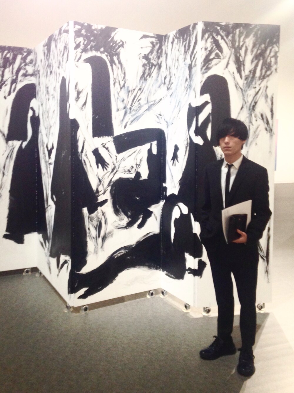 「Dior hommeのアイテム（シャツ/ブラウス、ホワイト系）」を使った、Takuto  Kobayashiさん（メンズ・165cm）の冬コーディネートの1枚目の写真
