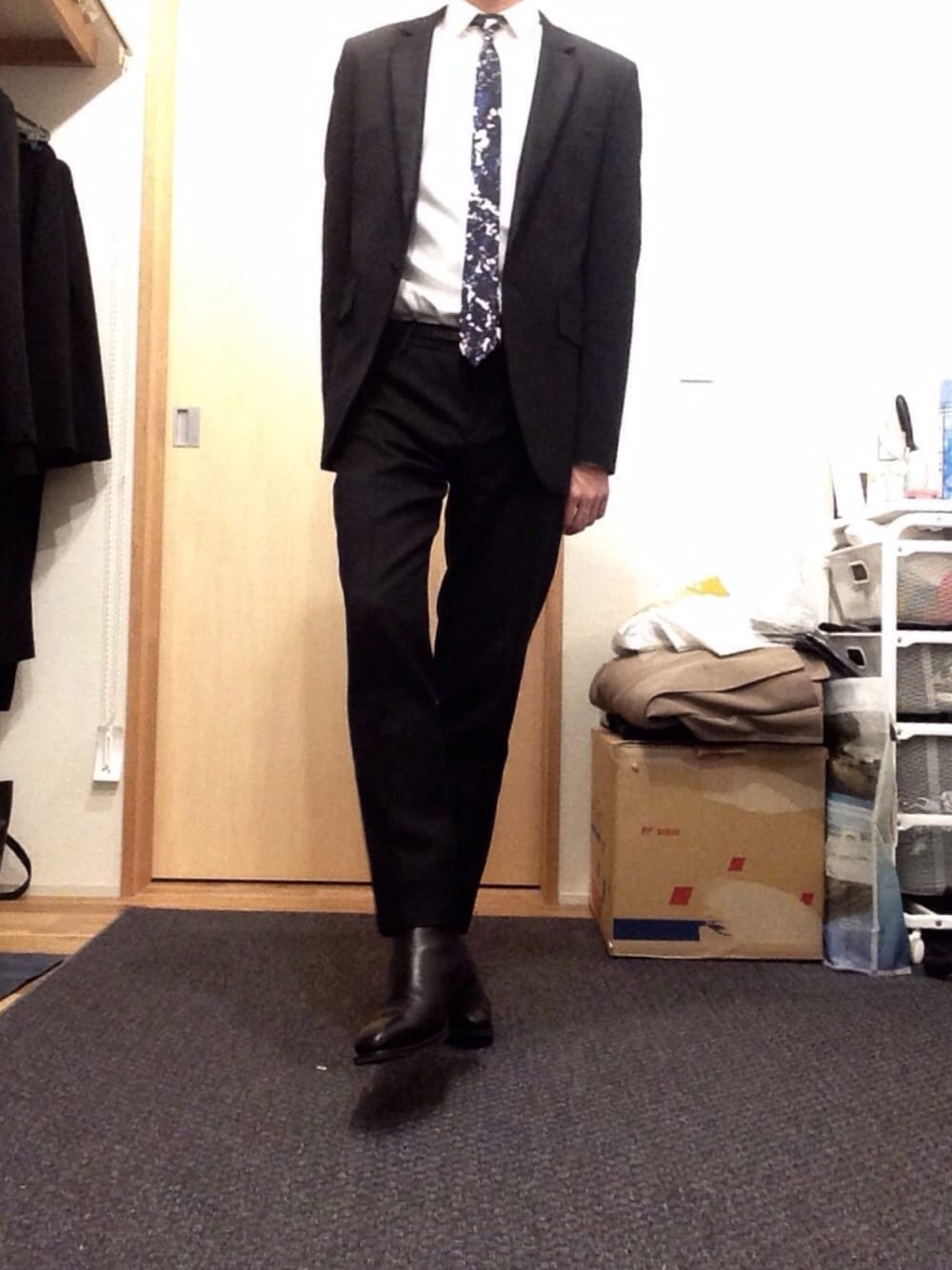 「SAINT LAURENT PARISのアイテム（スラックス、ブラック系）」を使った、Takuto  Kobayashiさん（メンズ・165cm）の春コーディネートの1枚目の写真