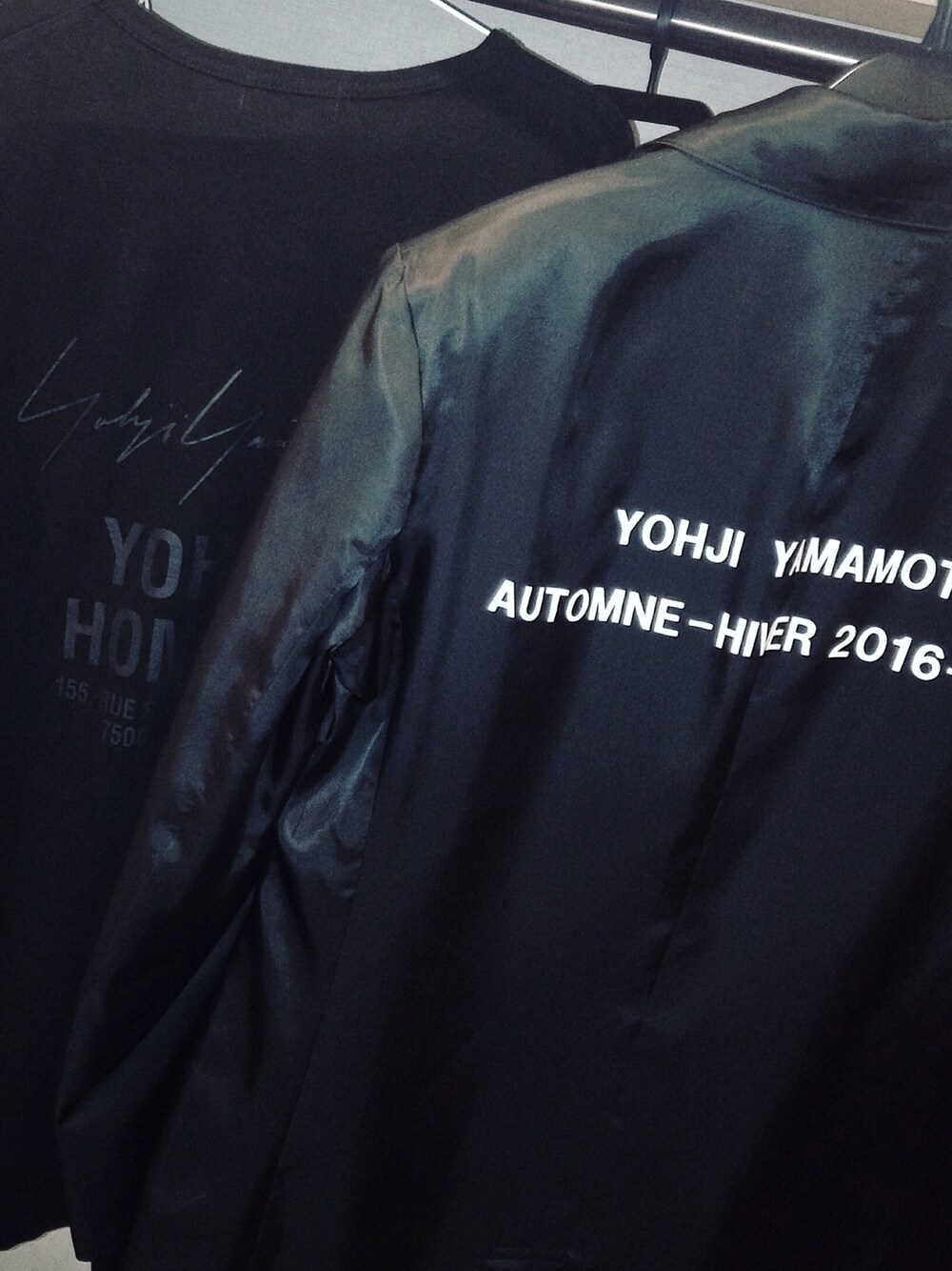 「Yohji Yamamoto POUR HOMMEのアイテム（チェスターコート、ブラック系）」を使った、Takuto  Kobayashiさん（メンズ・165cm）の夏コーディネートの1枚目の写真