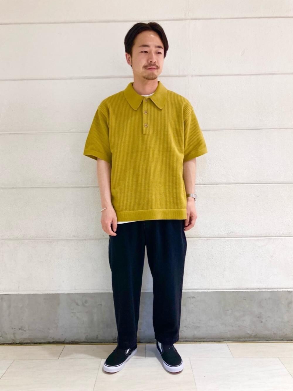 「パンツ、シューズ、Tシャツ/カットソー、ニット/セーター」｜「HANESの【別注】 ＜Hanes（ヘインズ）＞ BEEFY-T/ビーフィー Tシャツ ◇（Tシャツ/カットソー、ホワイト系）」を使った、taigaさん（メンズ・165cm）の春コーディネートの1枚目の写真