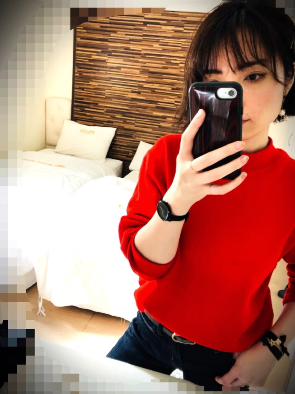 「カジュアルコーデ、シンプル、プチプラコーデ、ユニクロ、赤、韓国風コーデ」｜「UNIQLOのMEN ソフトタッチハイネックT（長袖）（Tシャツ/カットソー、レッド系）」を使った、みうさん（レディース・155cm）の春コーディネートの1枚目の写真