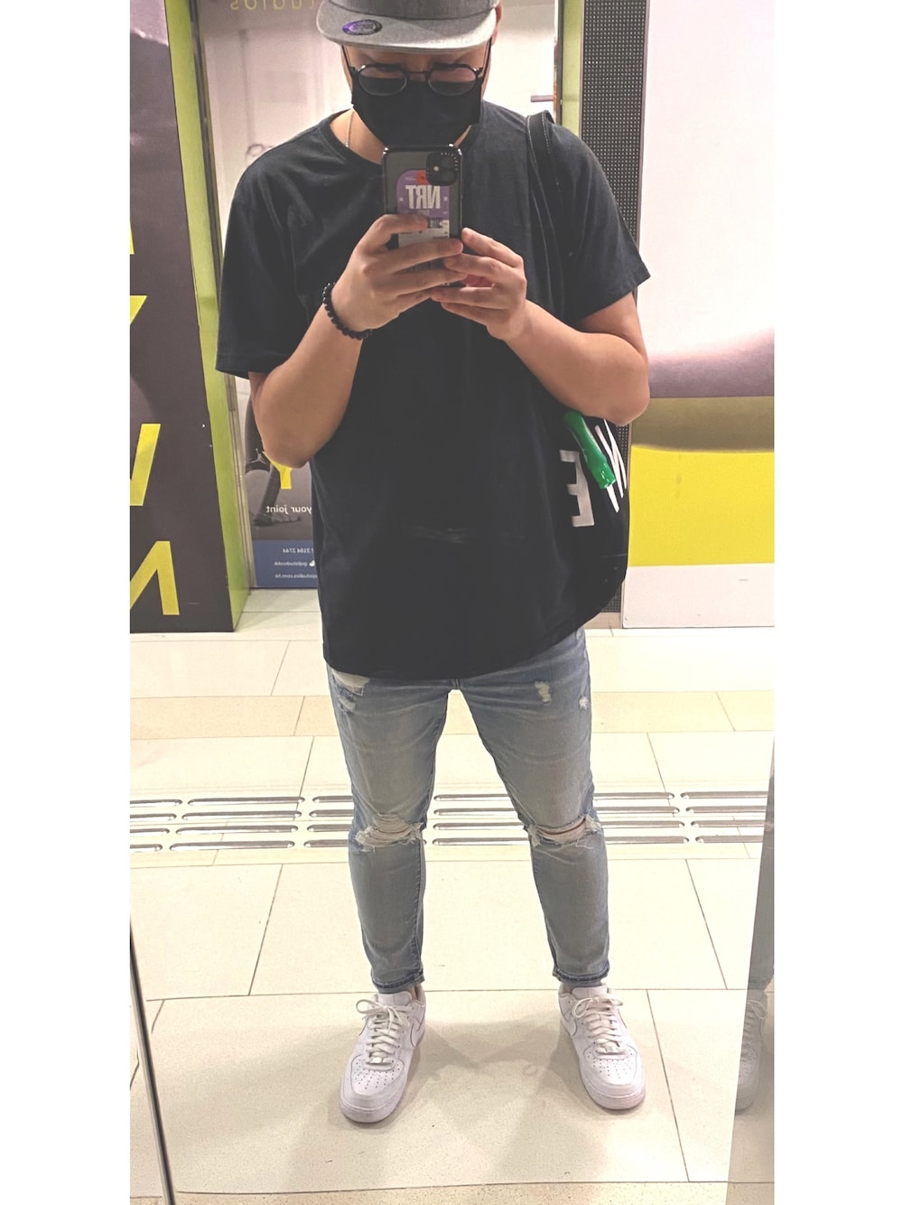 「ootd、Hong Kong、夏、街頭穿搭、休日スタイル、サーフ、superdry、American Eagle、nike、converse」｜「SuperDryのアイテム（キャップ、グレー系）」を使った、P.Y.さん（メンズ・172cm）の春コーディネートの1枚目の写真