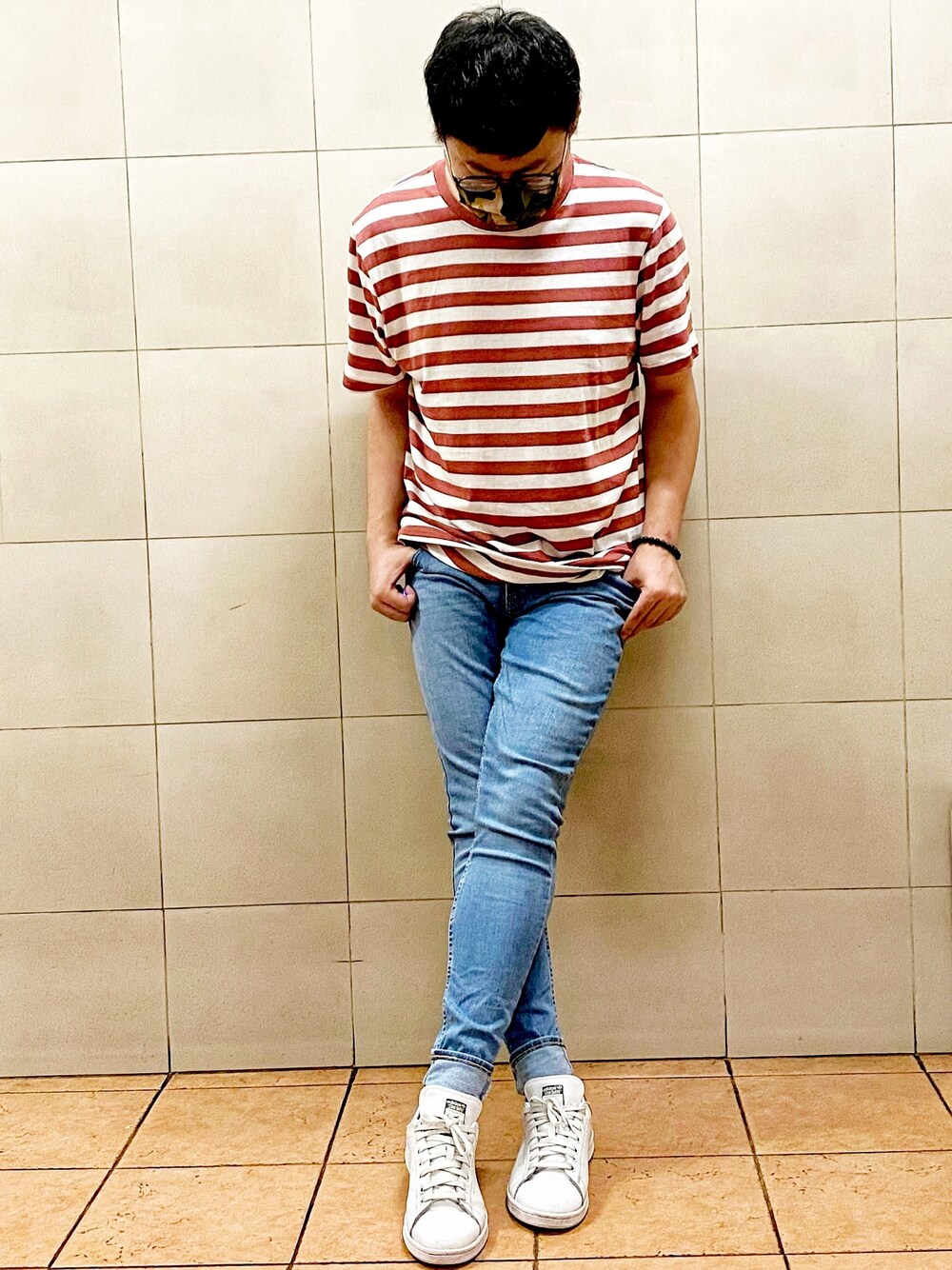 「ootd、Hong Kong、夏、通勤コーデ、通勤穿搭、サーフ、cotton on、Levis、adidas、stan smith」｜「cotton onのアイテム（Tシャツ/カットソー、レッド系）」を使った、P.Y.さん（メンズ・172cm）の春コーディネートの1枚目の写真