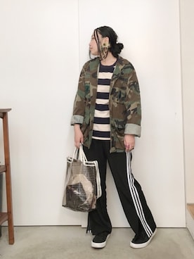 「スリット」｜「アイテム（ミリタリージャケット）」を使った、CA★RIさん（レディース・163cm）の春コーディネート