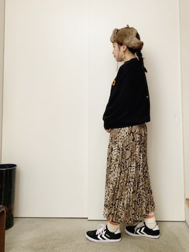 「スネーク柄」｜「アイテム（帽子）」を使った、CA★RIさん（レディース・163cm）の冬コーディネート