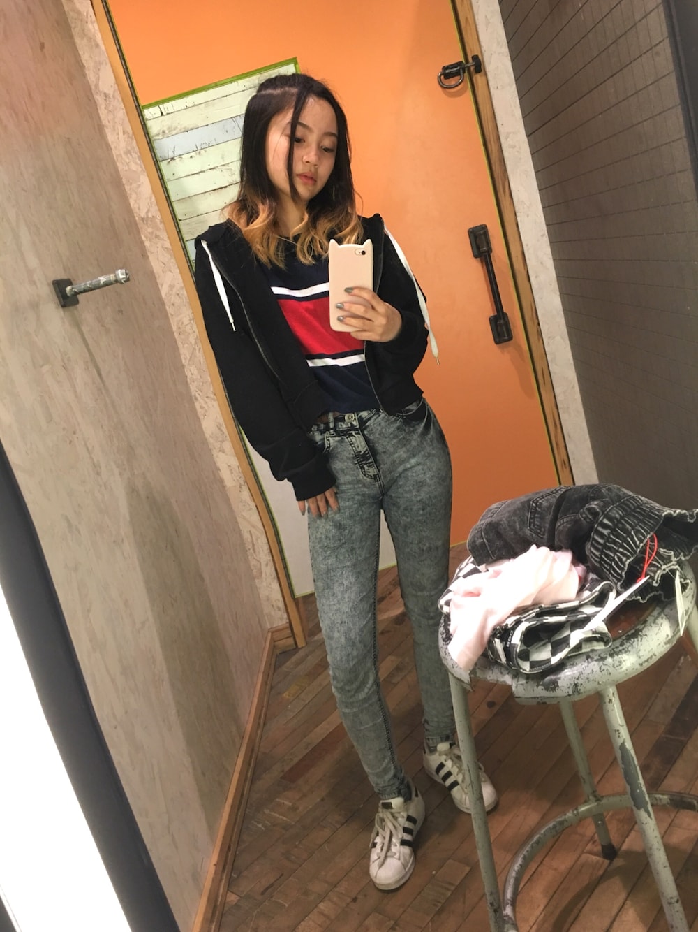 「ootd、girl、VINTAGE、denim、teen」｜「JEANASISの【高機能素材】SILKYストレッチデニムスキニー/769034（デニムパンツ、ブルー系）」を使った、puppyloveMさん（キッズ・153cm）の冬コーディネートの1枚目の写真