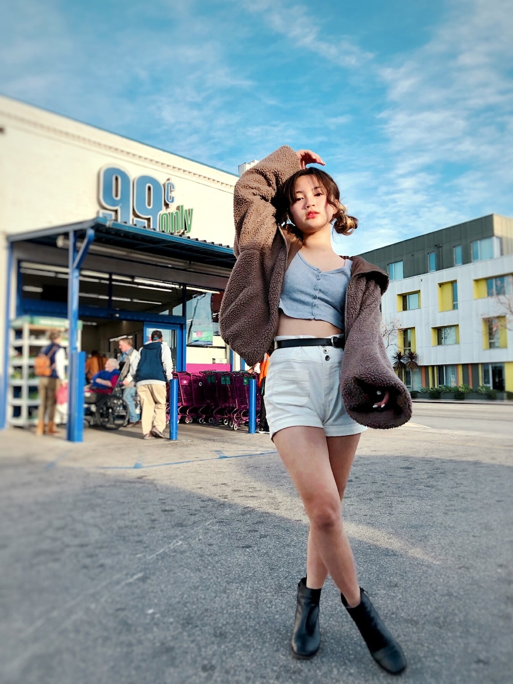 「vintage、faux fur、90’s」｜「Brandy Melvilleのアイテム（Tシャツ/カットソー、グレー系）」を使った、puppyloveMさん（キッズ・153cm）の冬コーディネートの1枚目の写真