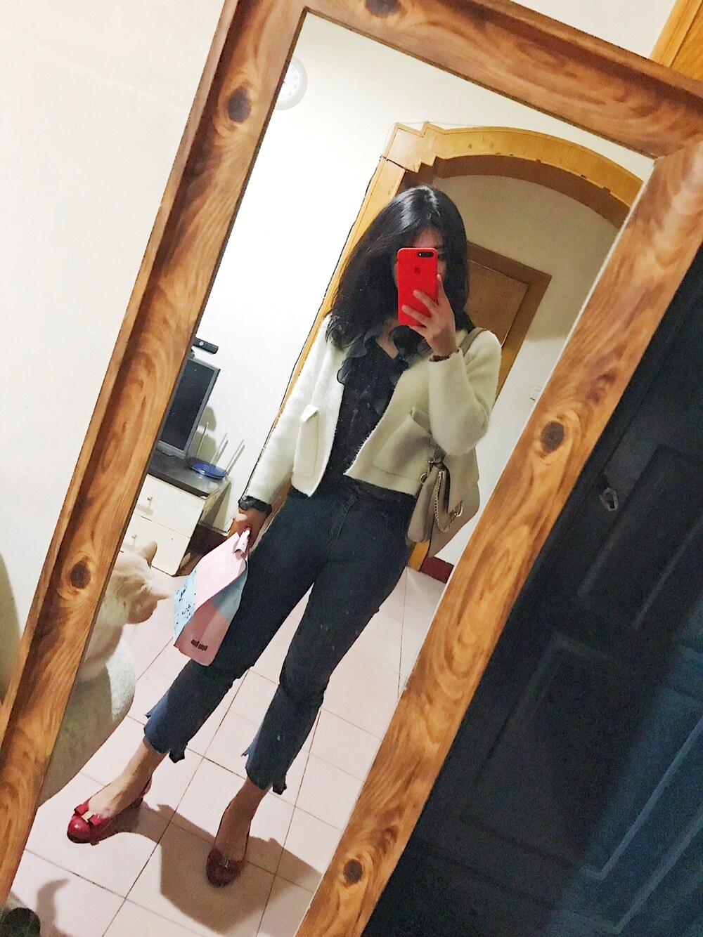 「FERRAGAMOのアイテム（バレエシューズ、レッド系）」を使った、马小豆豆的奇幻之旅さん（レディース・166cm）の春コーディネートの1枚目の写真