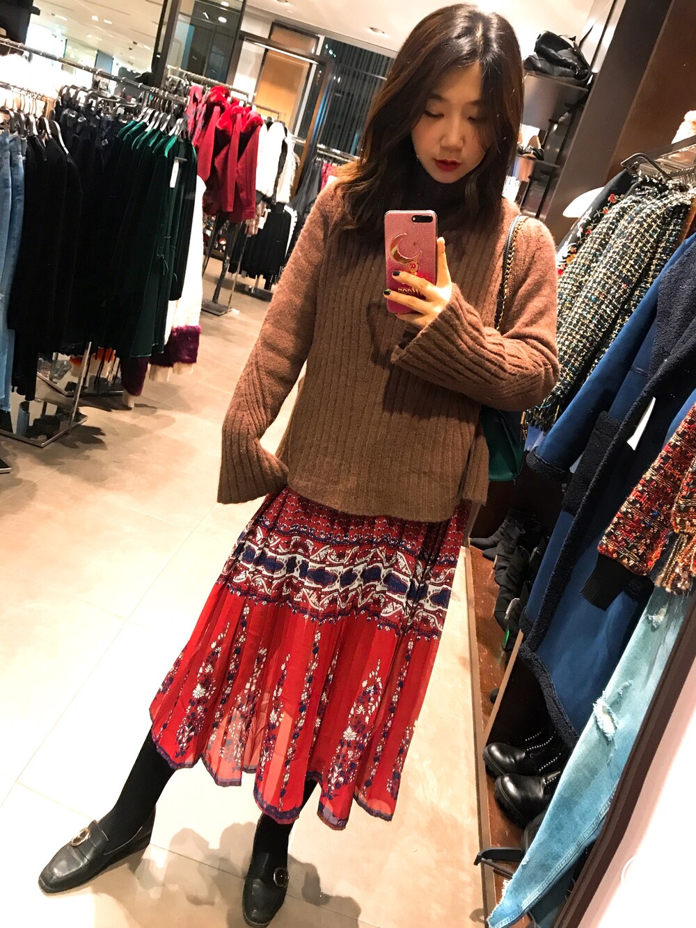 「ZARA」｜「CHARLES & KEITHのアイテム（ショルダーバッグ、グリーン系）」を使った、马小豆豆的奇幻之旅さん（レディース・166cm）の秋コーディネートの1枚目の写真