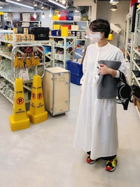 「coca（coca）（コカ）のアイテム（シャツワンピース）」を使った、H!ROWさん（レディース・160cm）の春コーディネート