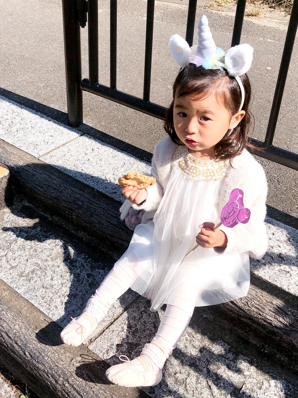 「wearhalloween2019、おしゃれさんと繋がりたい、ハロウィンコーデ、ハロウィン、Trick or Treat、ユニコーン、チュールワンピ、モヘアニット、ハロウィン 仮装」｜「ZARA KIDSのアイテム（カーディガン/ボレロ、ホワイト系）」を使った、mimoさん（キッズ・90cm）の秋コーディネートの1枚目の写真