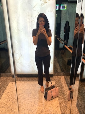 「BALENCIAGA（バレンシアガ）のアイテム（Tシャツ/カットソー、ブラック系）」を使った、Sharon Zhangさん（レディース）の春コーディネート