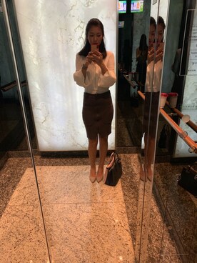 「TORY BURCH（トリーバーチ）のアイテム（シューズ、グレー系）」を使った、Sharon Zhangさん（レディース）の春コーディネート