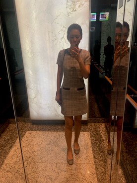 「Veronica Beard（ヴェロニカ ビアード）のアイテム（ワンピース、シルバー系）」を使った、Sharon Zhangさん（レディース）の夏コーディネート